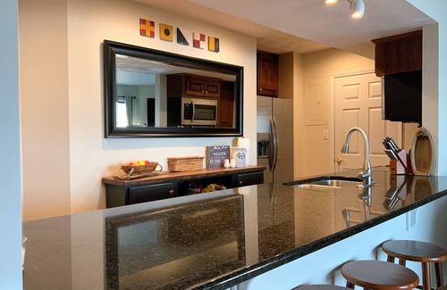 North Shore Condominio | The "Boathouse" at beautiful Smith Mountain Lake