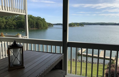 North Shore Condominio | The "Boathouse" at beautiful Smith Mountain Lake
