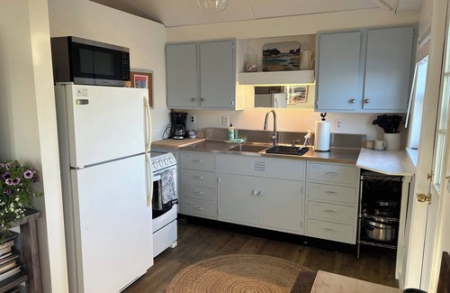 Stonington Cabaña | The Boathouse: cozy cottage at harbor's edge - walk to downtown Stonington