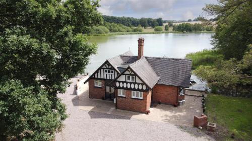Lichfield Casa | The Boathouse