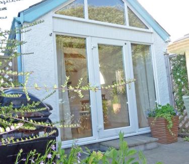 Kingsbridge Casa | The Boathouse, Kingsbridge - Romantic detached annexe with parking & estuary walk to great pub