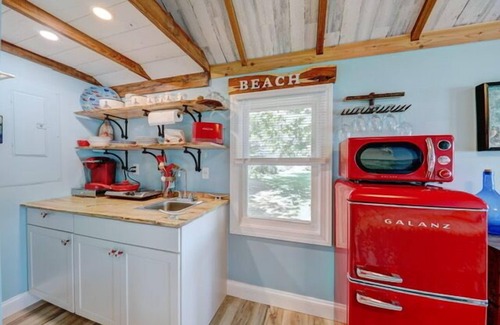 Selbyville Cabaña | The Boathouse on the Creek