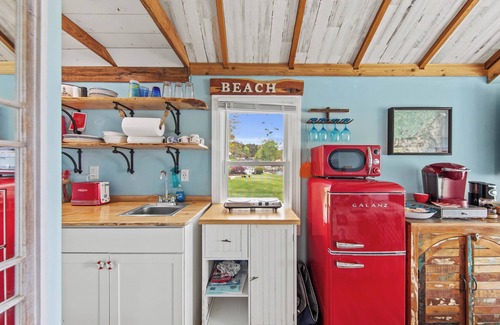 Selbyville Cabaña | The Boathouse on the Creek
