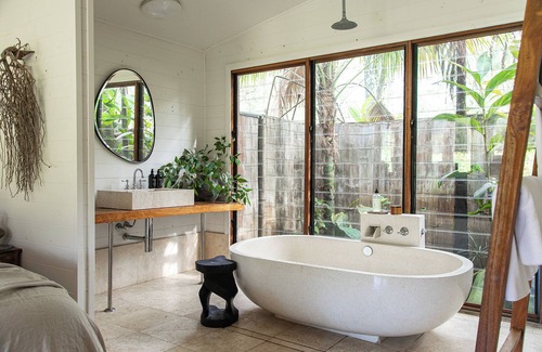 Lovedale Hotel | The Boathouses at Leaves & Fishes