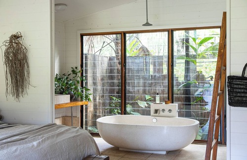 Lovedale Hotel | The Boathouses at Leaves & Fishes