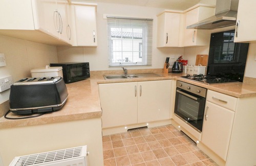 Yealand Conyers Cabaña | THE BOBBIN, NUMBER 11, pet friendly, with pool in Carnforth