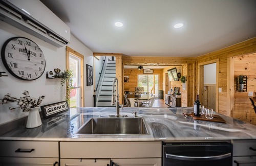 Logan Casa | Farmhouse-Casa-Baño Privado