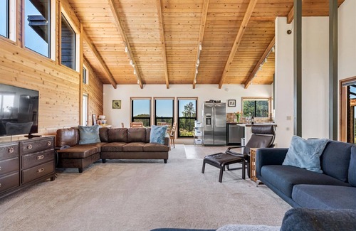 Salmon Creek Casa | The Bodega House-Enchanting Coastal Charmer!Beach & Pastures! WiFi/Yard Games