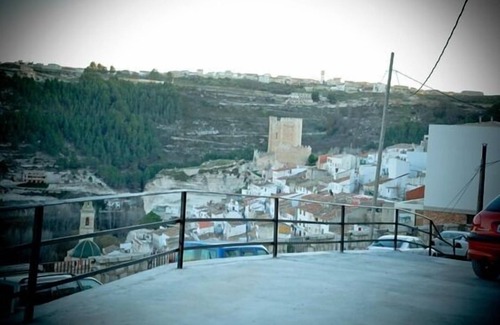 Alcalá del Júcar Cabaña | Casa cueva en Alcala del Jucar con chimenea y wifi
