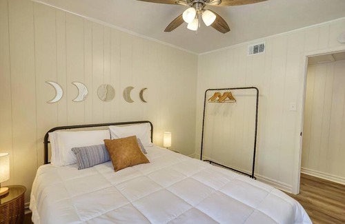 Covington Casa | The Bohemian 1/2 Mi from Covington Square