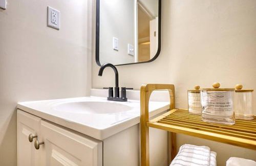 Covington Casa | The Bohemian 1/2 Mi from Covington Square