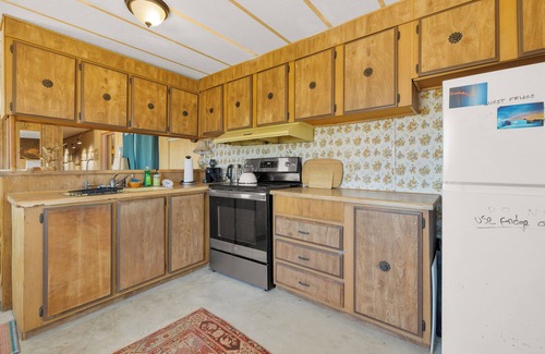 Bombay Beach Casa | The Bombay Beach Institute: Surreal 3BR Art House by the Salton Sea, WiFi & A/C