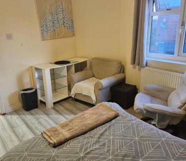Nuneaton Casa | The Bond House