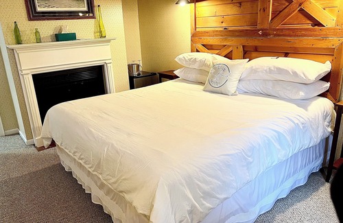 Warrensburg Hotel | The Bond Inn Room #3