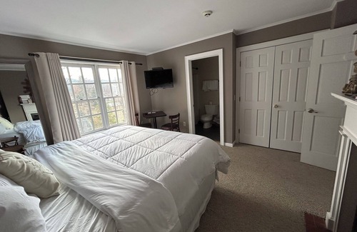 Warrensburg Hotel | The Bond Inn Room #8