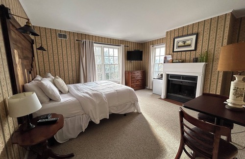 Warrensburg Hotel | The Bond Inn Room #9