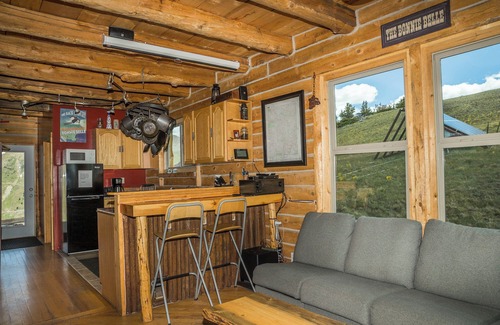 Silverton Cabina | La cabaña Bonnie Belle, una cabaña rústica moderna y alta