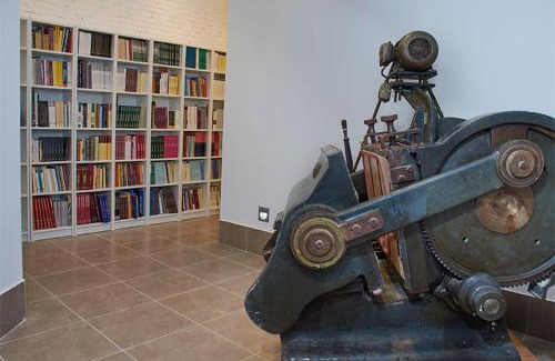 Valladolid Hostal | The Book Factory Hostel by gaiarooms