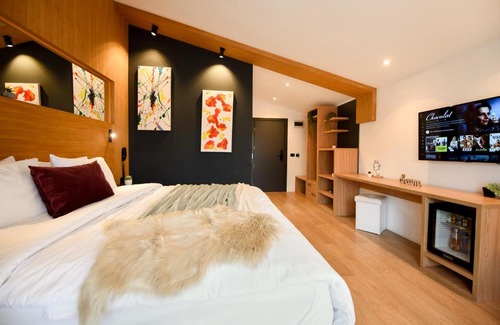 Cioplea Apartamento | THE BOOK KEEPER Relaxed Hotel Room in Predeal