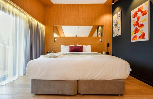 Cioplea Apartamento | THE BOOK KEEPER Relaxed Hotel Room in Predeal