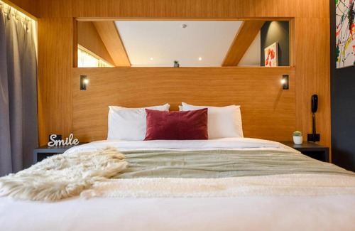 Cioplea Apartamento | THE BOOK KEEPER Relaxed Hotel Room in Predeal