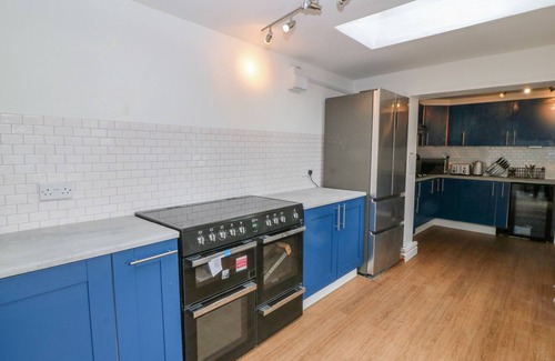 Colwyn Bay Casa | THE BOOKCASE, pet friendly, character holiday cottage in Colwyn Bay