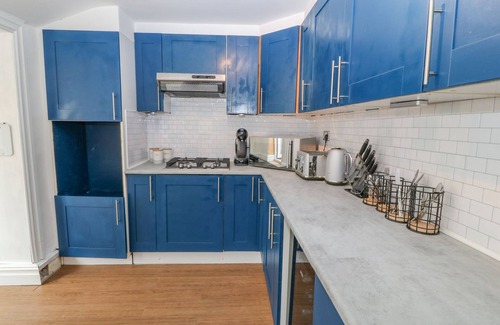 Colwyn Bay Casa | THE BOOKCASE, pet friendly, character holiday cottage in Colwyn Bay