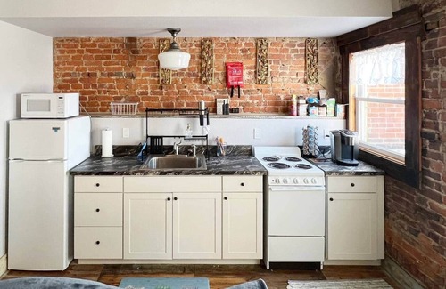Rolla Apartamento | The Bookend Loft Above Perched above historic Pine Street in downtown Rolla