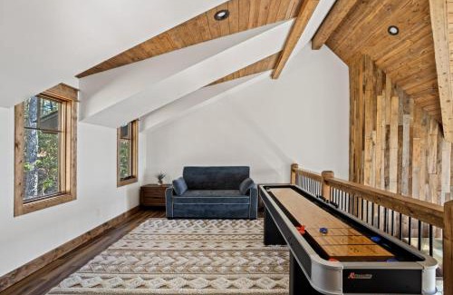 Elk Park Casa | The Boozy Bear Lodge