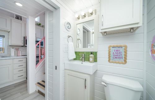 Parker Strip Casa | The Boozy Bungalow at Roadrunner Resort