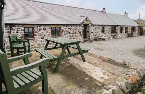 Staffin Cabaña | THE BOTHY, pet friendly, character holiday cottage in Staffin