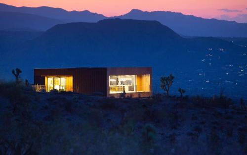 Joshua Tree Casa | The Box by Fieldtrip - Architectural Villa w Pool Spa