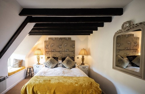 Plush Hotel | The Brace of Pheasants