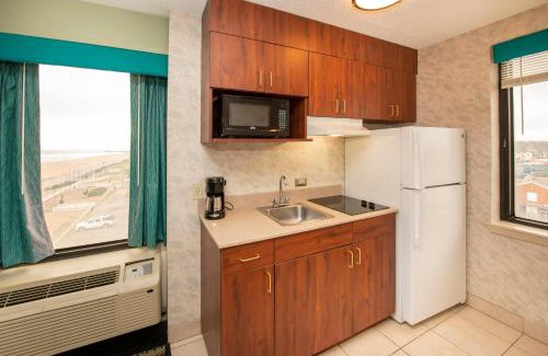 Northeast Virginia Beach Hotel | The Breakers Resort Inn