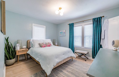 St. Petersburg - Clearwater Casa | The Breezy Bungalow, St. Pete FL.