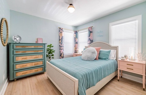 St. Petersburg - Clearwater Casa | The Breezy Bungalow, St. Pete FL.