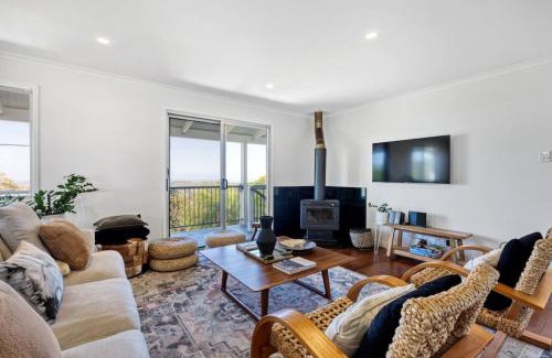 Mapleton Casa | The Breezy Maple - Hinterland and range views in Mapleton