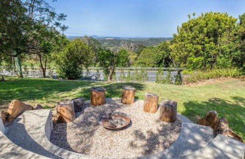 Mapleton Casa | The Breezy Maple - Hinterland and range views in Mapleton