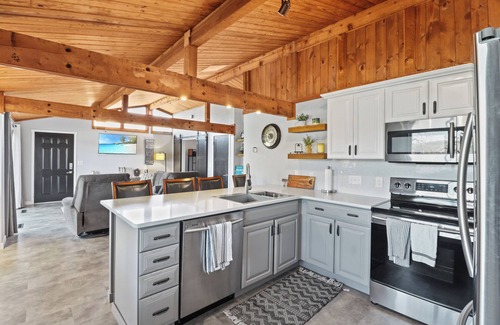 Camdenton Casa | The Briarcliff Retreat| Lake Front | Pet Friendly