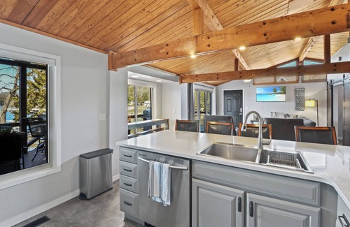 Camdenton Casa | The Briarcliff Retreat| Lake Front | Pet Friendly