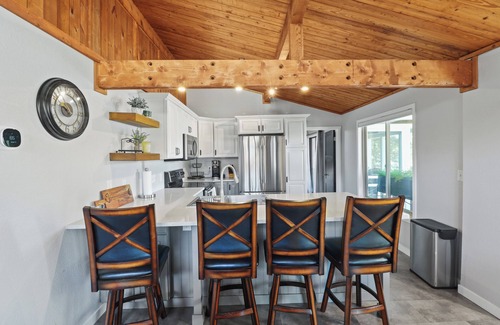 Camdenton Casa | The Briarcliff Retreat| Lake Front | Pet Friendly