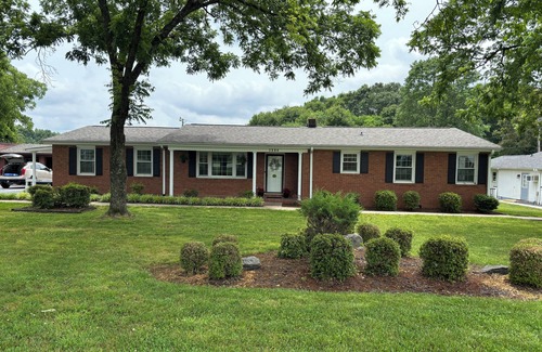 Boiling Springs Casa | The Brick Haven - Charming red brick retreat 3 Bdr home with gameroom & sunroom