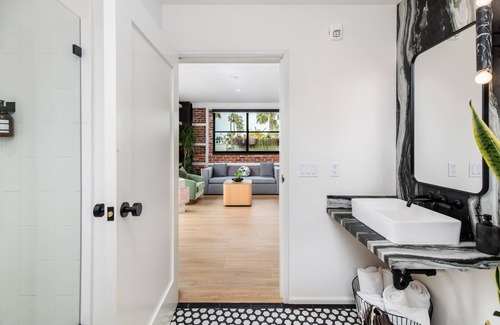 Townsite Hotel | The Brick Hotel