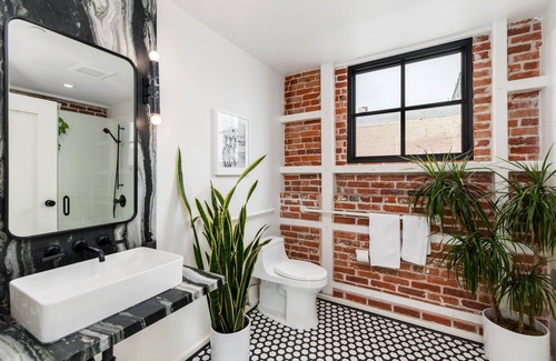 Townsite Hotel | The Brick Hotel