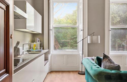 Wakefield Apartamento | The Bridgeton in Wakefield Apartment - Parking