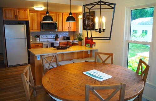 Frankfort Cabaña | The Bright and Breezy - Lakefront with Spa!