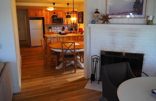 Frankfort Cabaña | The Bright and Breezy - Lakefront with Spa!