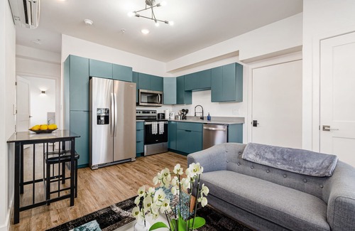 Near East Columbus Apartamento | The Broad - Modern Design kitchen & Pet Friendly