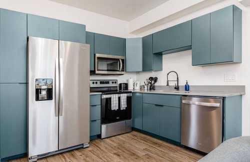 Near East Columbus Apartamento | The Broad - Modern Design kitchen & Pet Friendly