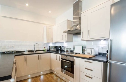 Bristol City Centre Apartamento | The Broadmead Forest - Spacious City Centre 3BDR Apartment